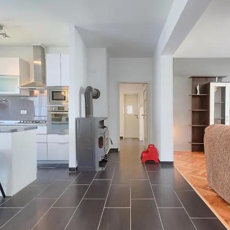 Rovere By Interhome Pula